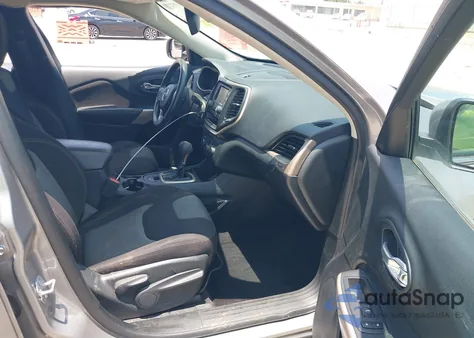 2018 Jeep Cherokee Latitude Fwd z USA, uszkodzony, nr VIN 1C4PJLCX8JD523783